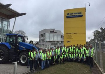 FÁBRICA DA NEW HOLLAND RECEBE VISITA DE CLIENTES DA COOPERCITRUS